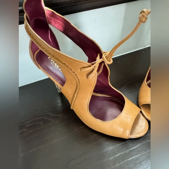 Coach camel leather 4 inch heels. Size 9.5M - Picture 3 of 8